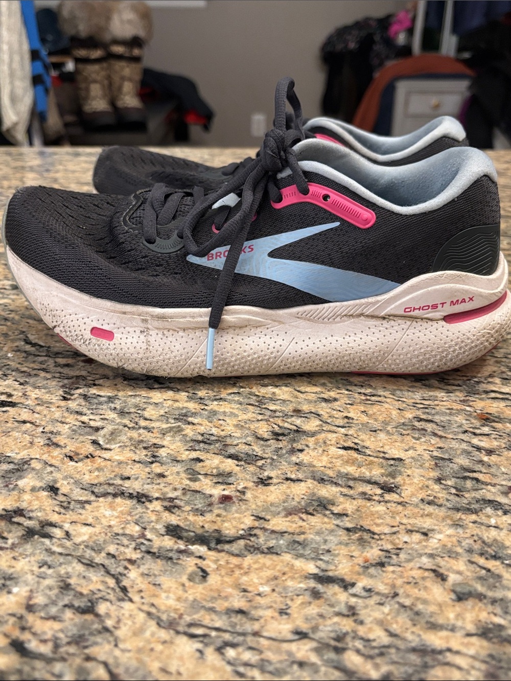 Brooks Ghost Max Black Pink Running Shoes Sneakers Size 7.5 - Picture 3 of 11